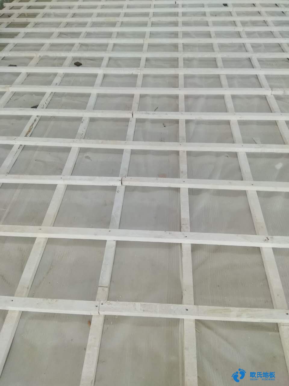 瓊海體育館運(yùn)動木地板施工