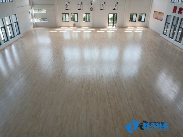 籃球木地板清潔保養