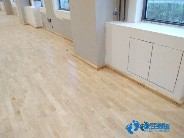 楓木運動場地地板保養(yǎng)方法