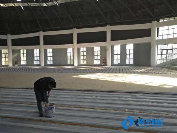 學(xué)?；@球場(chǎng)館地板優(yōu)點(diǎn)