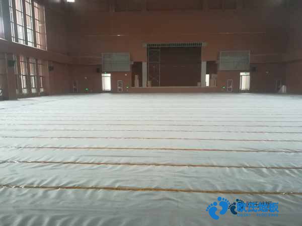 學(xué)校籃球場館木地板耐磨層