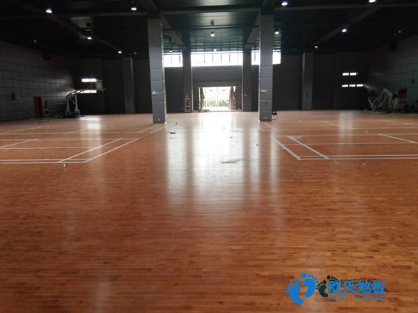 運(yùn)動(dòng)場地板價(jià)位
