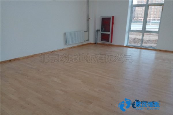 學校籃球場館地板工藝流程