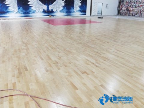 雙層龍骨運(yùn)動(dòng)場館木地板保養(yǎng)知識(shí)