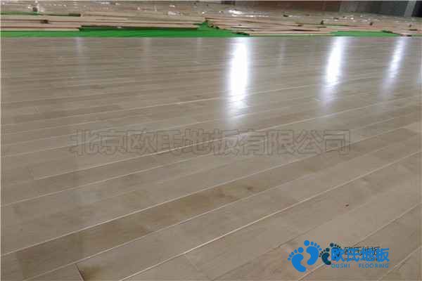 學?；@球場館地板含水率