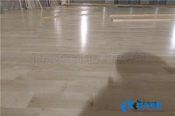 學?；@球場館地板含水率