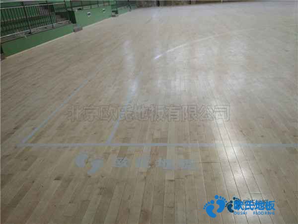 單龍骨運(yùn)動場木地板怎么保養(yǎng)