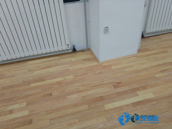 學?；@球木地板施工單位