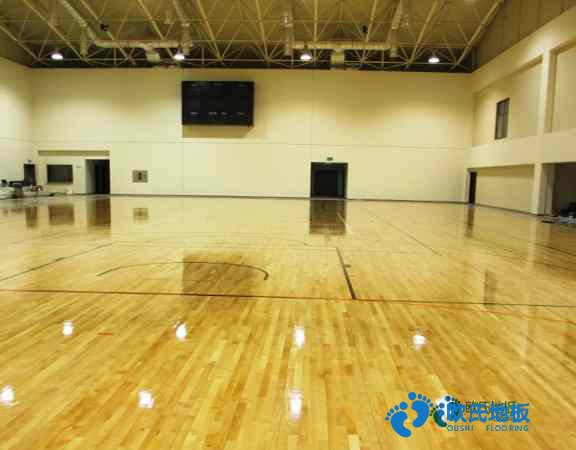 學(xué)校籃球場(chǎng)館地板的生產(chǎn)線