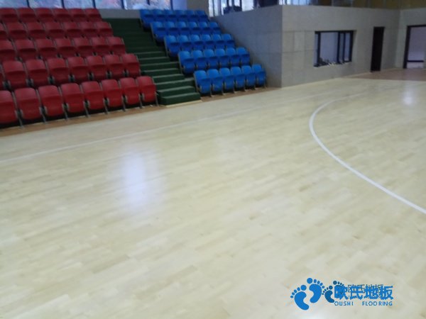 學?；@球場木地板解決方案