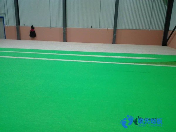 學(xué)校籃球場(chǎng)館地板翻新