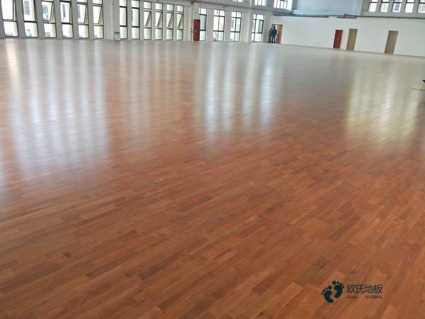 用什么運(yùn)動木地板用什么材料好