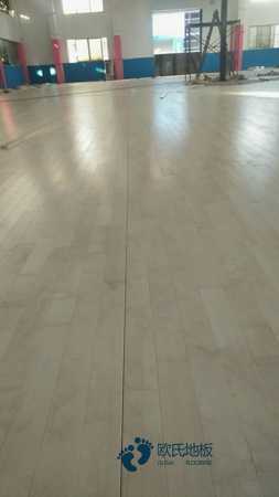 用什么運(yùn)動木地板用什么材料好