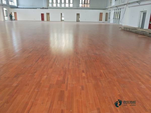 用什么運(yùn)動木地板用什么材料好