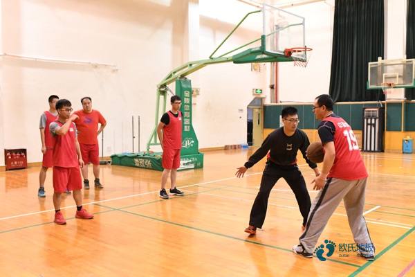 實木體育館地板是什么材料1