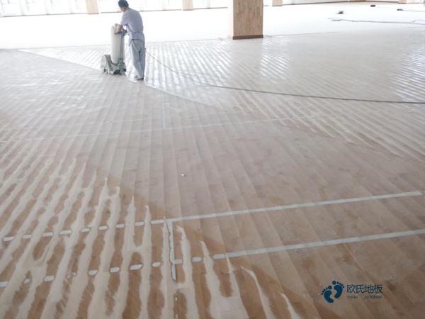 實(shí)木體育館地板分幾級(jí)1