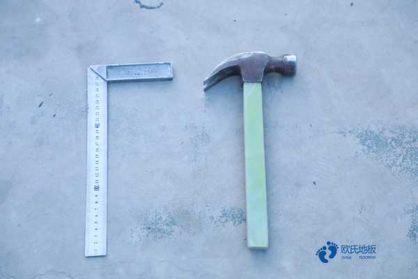 中學(xué)籃球場(chǎng)地地板施工團(tuán)隊(duì)1