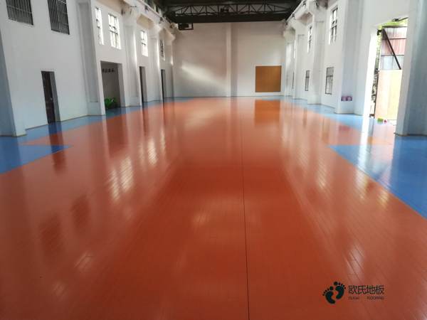 學?；@球地板厚度2