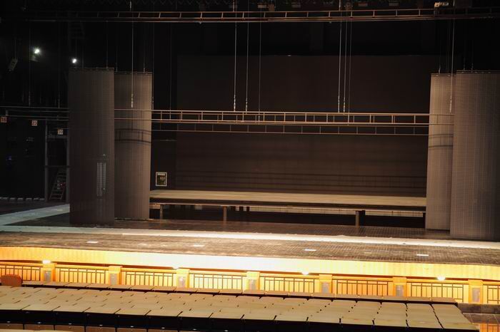 松木舞臺運(yùn)動館地板較好的3